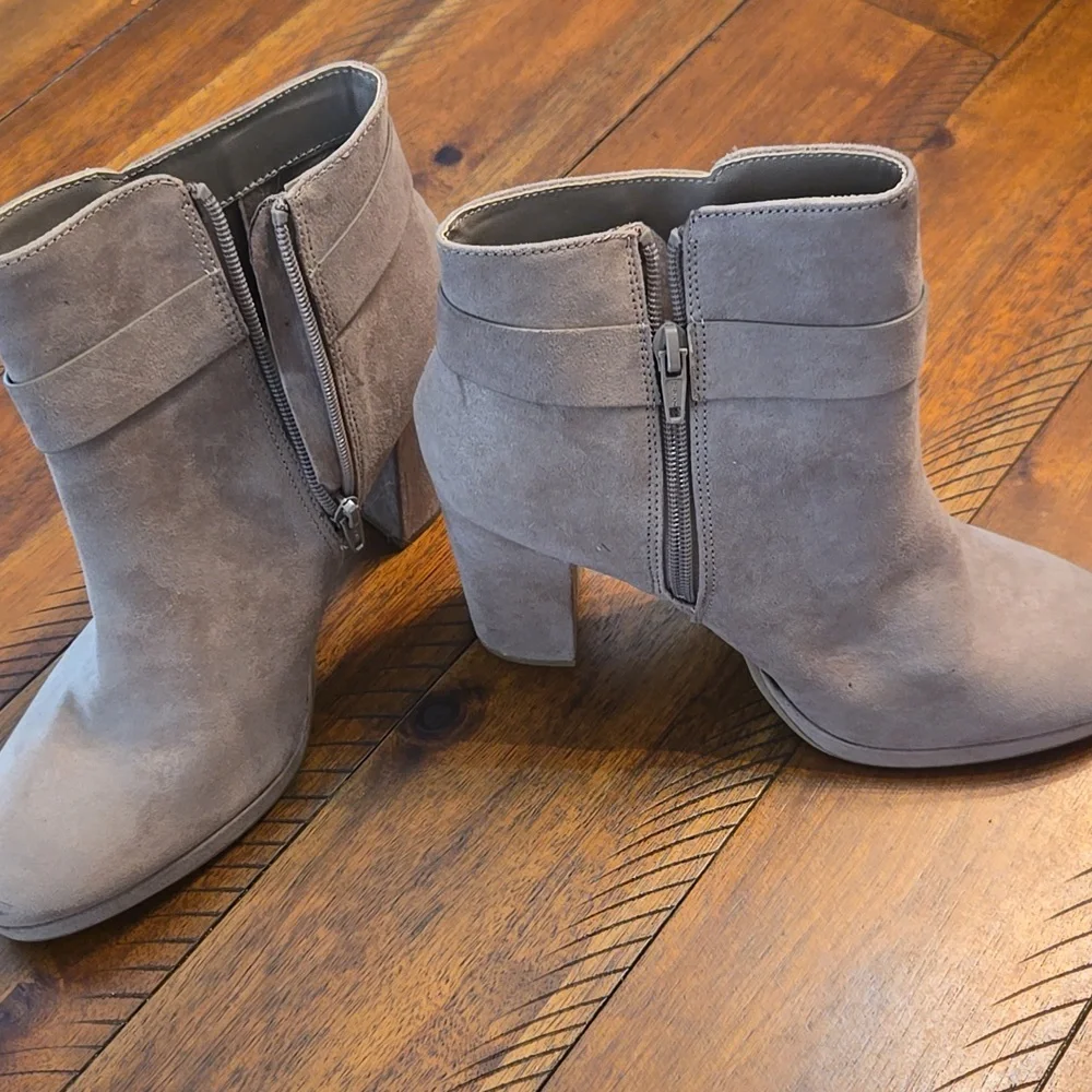 NWT LC Lauren Conrad Women's Gray Suede Heeled Boots SIZE 9.5 - Picture 4 of 7